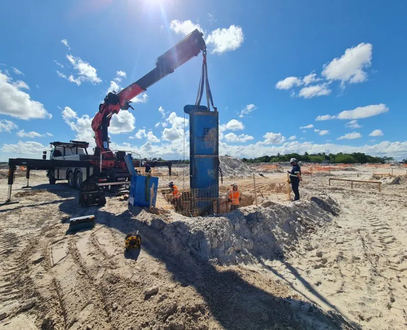 Detalhe de equipamento geotécnico Sammour em canteiro de obras